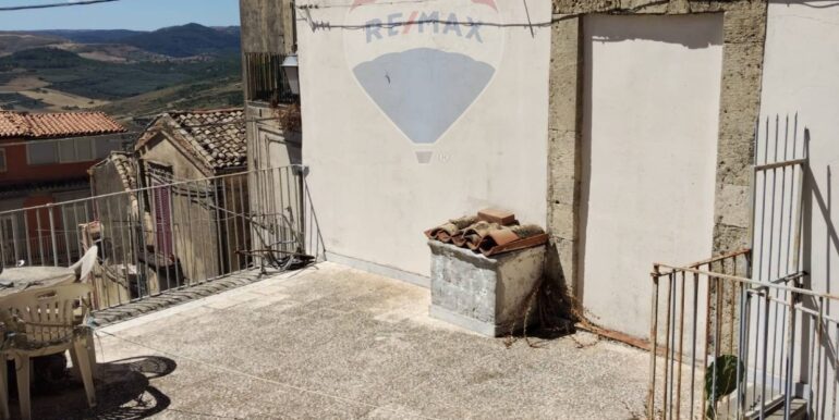 2025080294746-973115-3