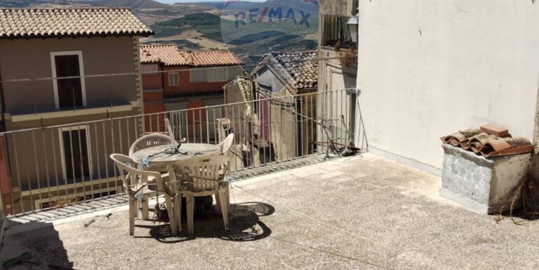 2025080294749-973115-4