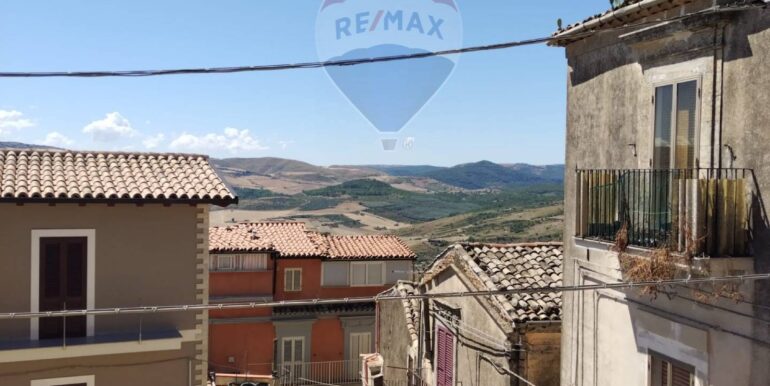 2025080294802-973115-8