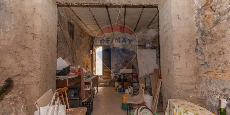 20250806184041-974005-23