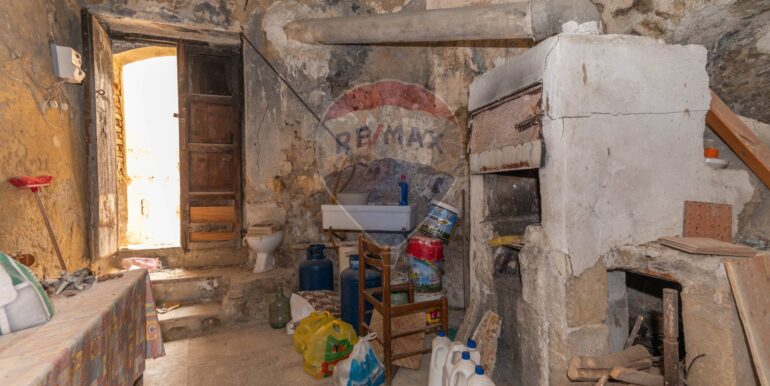 20250806184041-974005-24