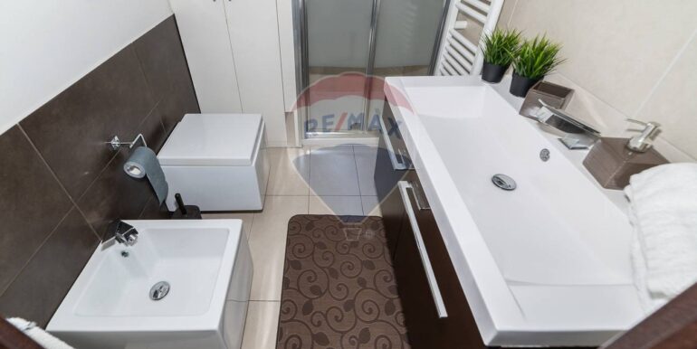 2025082593606-975462-5