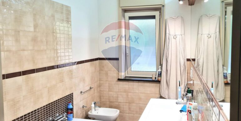 2025082983000-976086-12