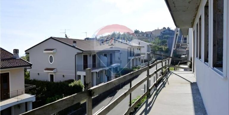 20250830174012-976735-11