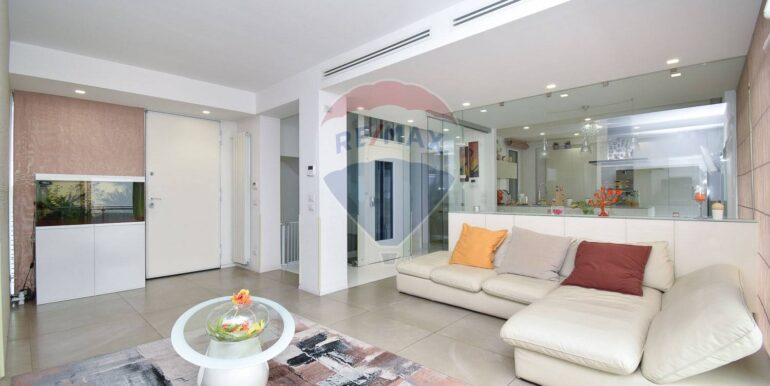 20250901191610-977039-6