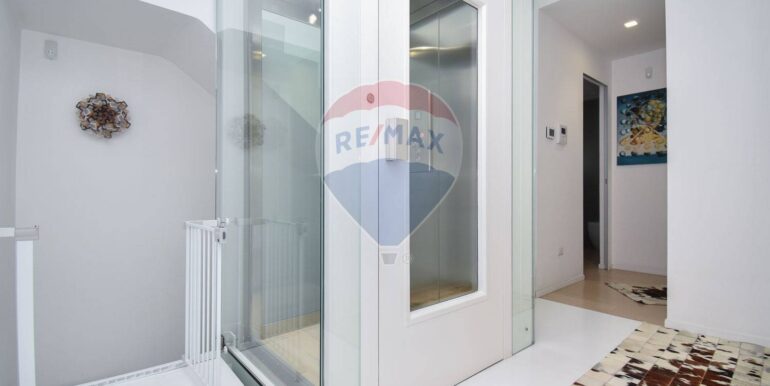 20250901191628-977039-13