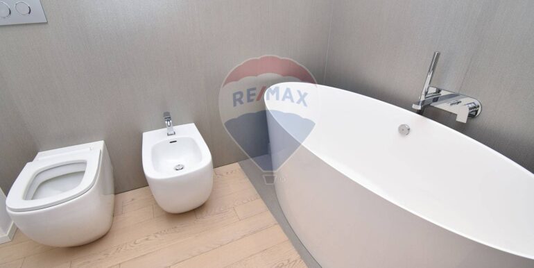 20250901191636-977039-16