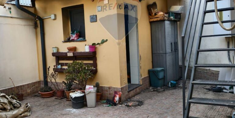 2025090383027-963976-19