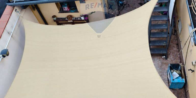 2025090383032-963976-21