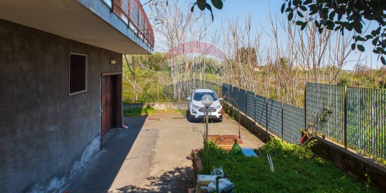 2025090595905-978818-7