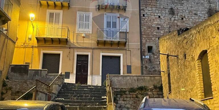 2025092275008-986114-1