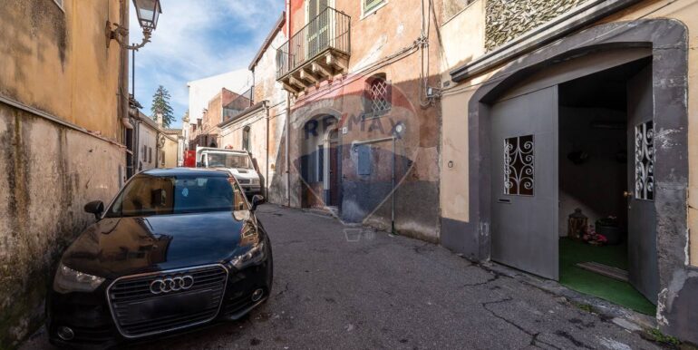 2025020495728-926745-4