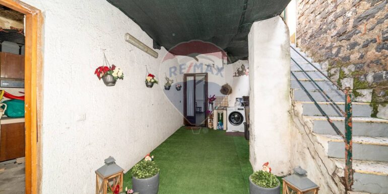 2025020495732-926745-6