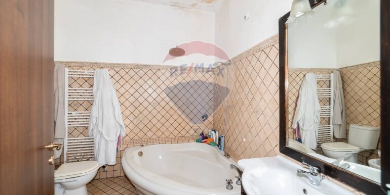 2025020495740-926745-10