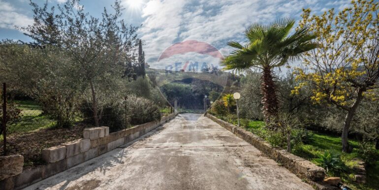 2025030595353-929121-19