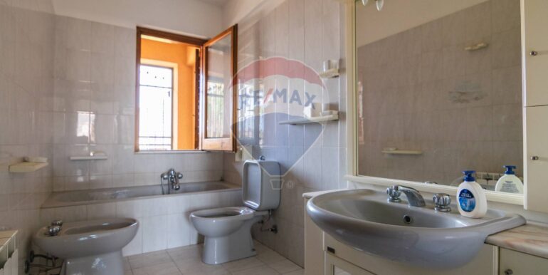 2025082794840-975916-12