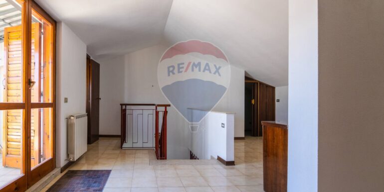 2025082794855-975916-18