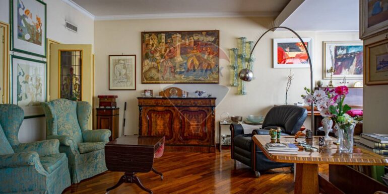 20250901203227-977054-8