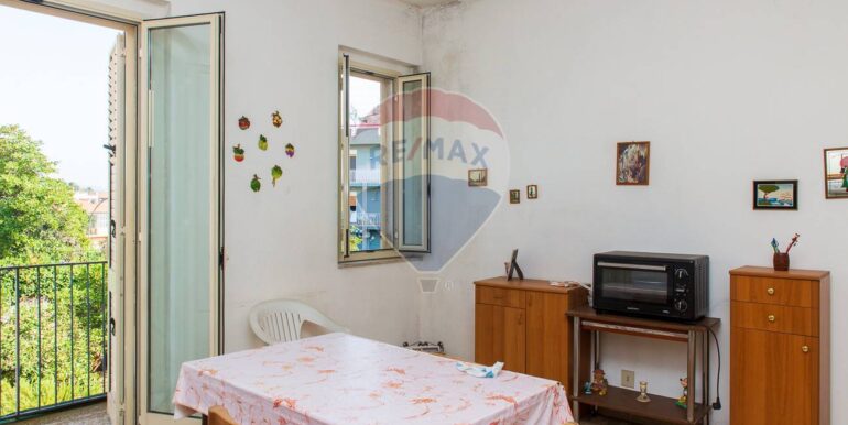 2025090301201-976731-18