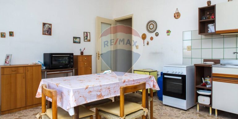 2025090301206-976731-19