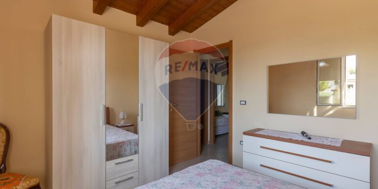 20250905183426-978049-8