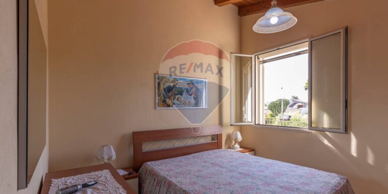 20250905183429-978049-9