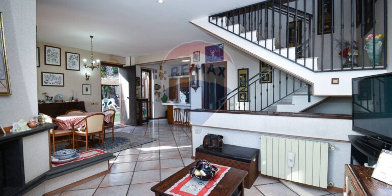 20250923175445-985852-12