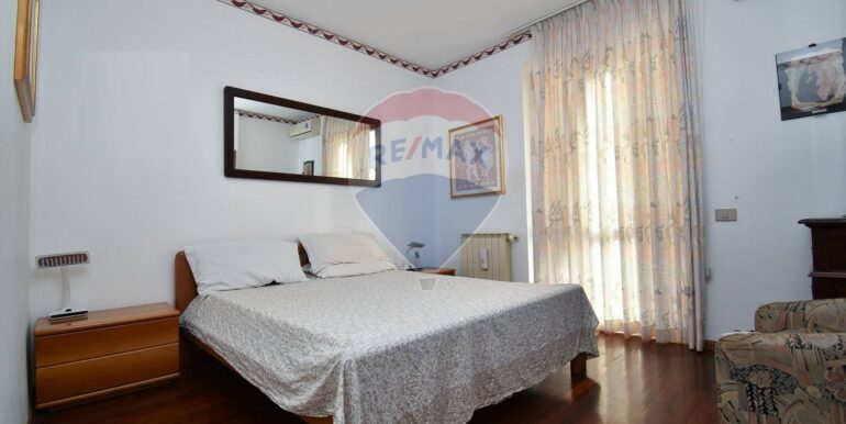 20250923175500-985852-18