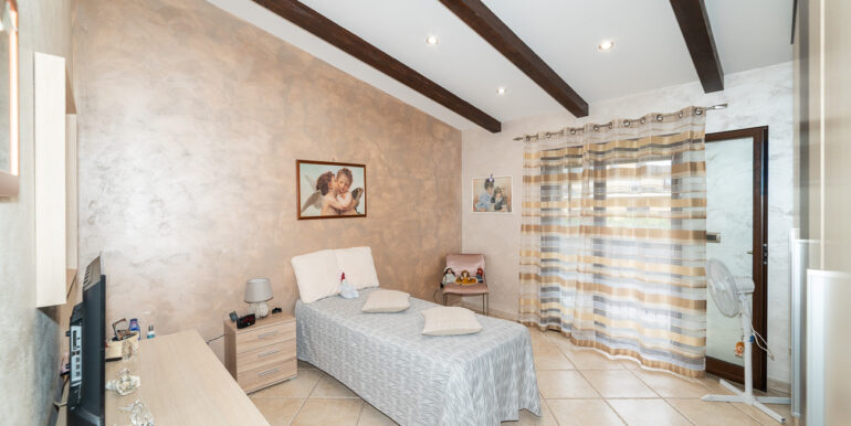 20250923185502-986618-8