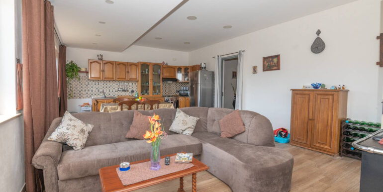 20250928192001-988858-19