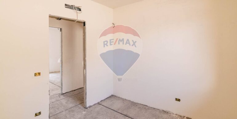 20250929180748-989085-33