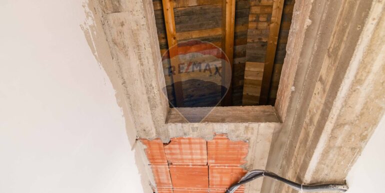 20250929180748-989085-37