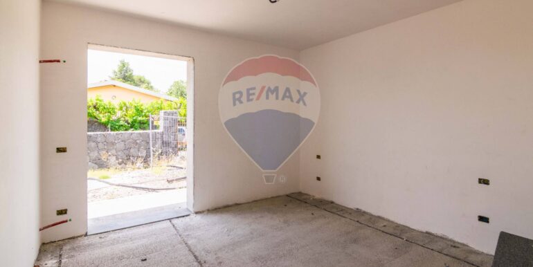 20250929180749-989085-38