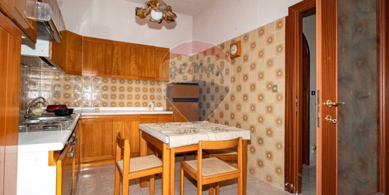 20251001114952-990861-10