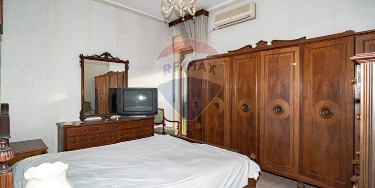 20251001114954-990861-15