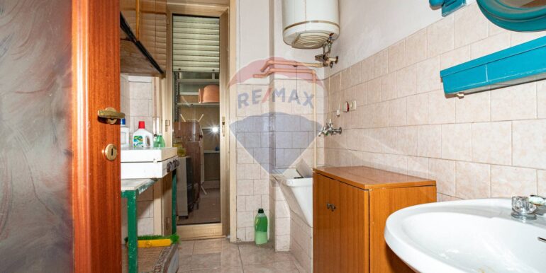 20251001114955-990861-18