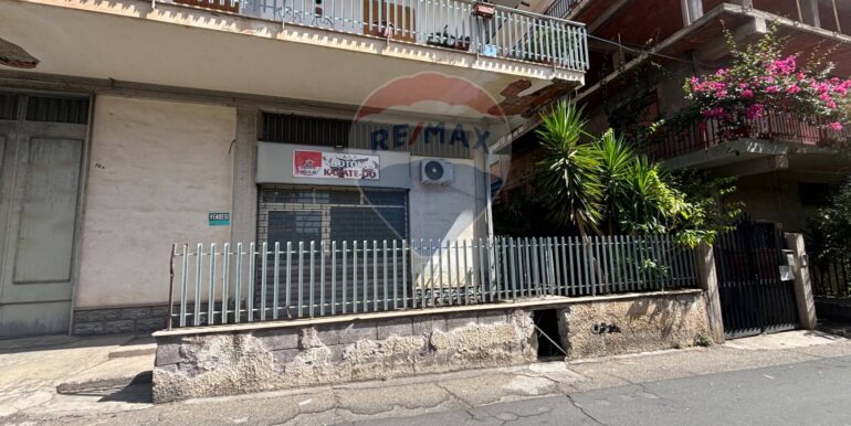 2025100172843-990801-4