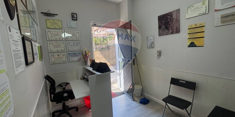 2025100172845-990801-7