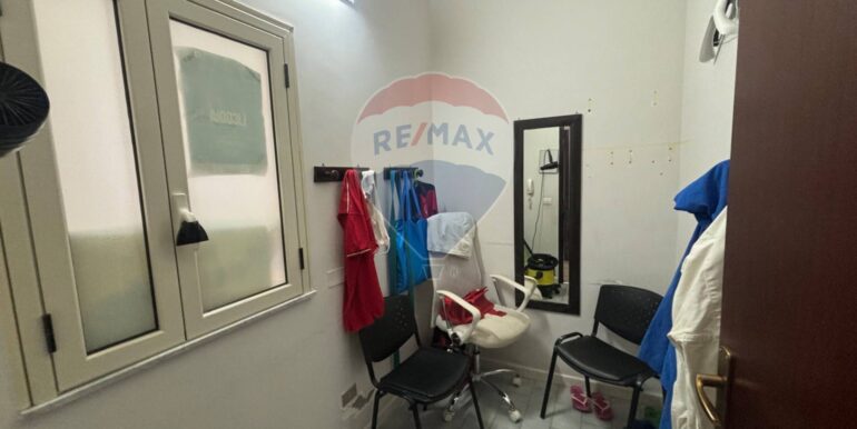 2025100172846-990801-11