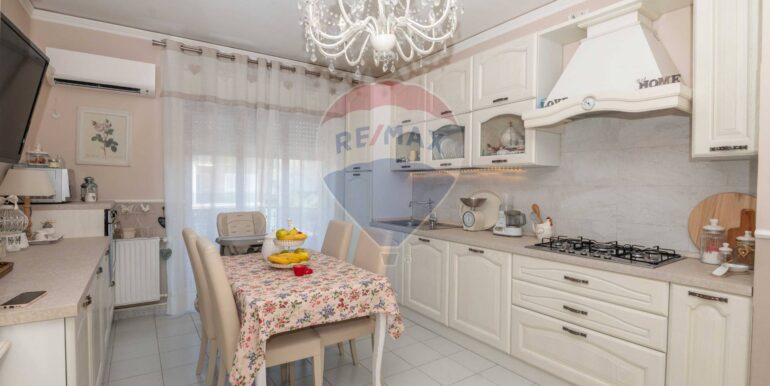 20251002104821-976152-7