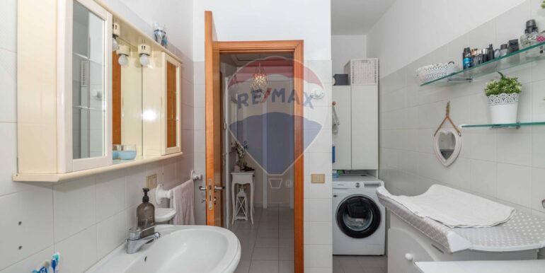 20251002104840-976152-12