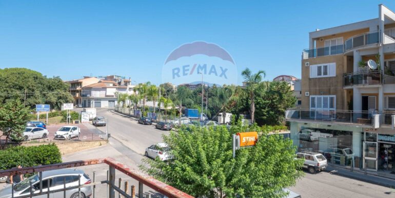 20251002104859-976152-17