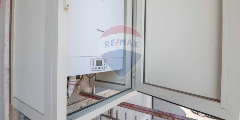 20251002104903-976152-18