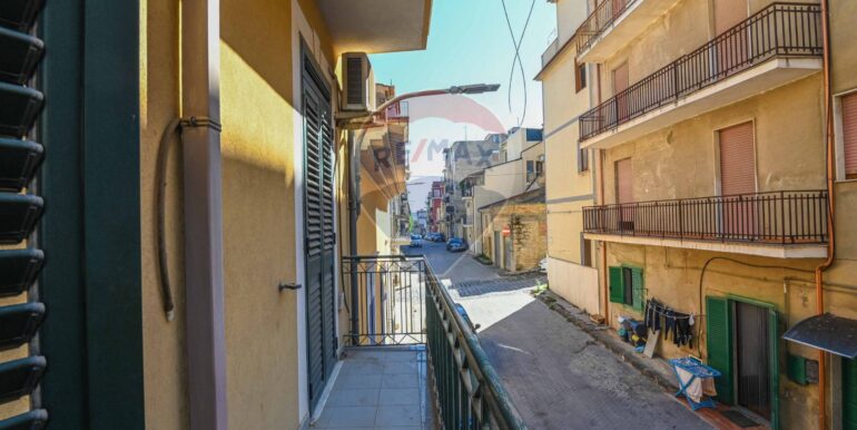 20251002121110-989046-25