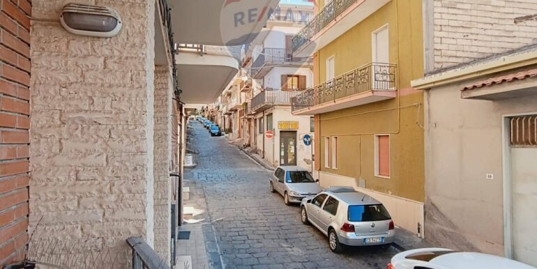 20251002173629-990970-8