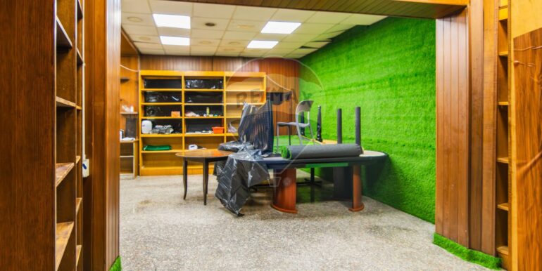 20251002183057-991159-3