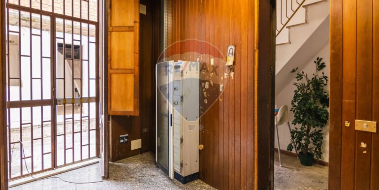 20251002183104-991159-4