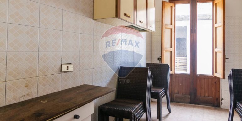 20251002183117-991159-6