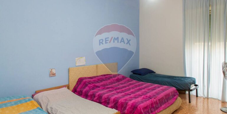 20251002183359-991281-19