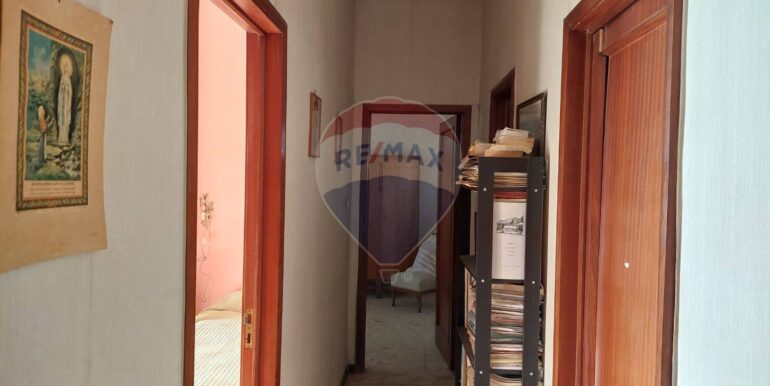 20251002184337-991274-6